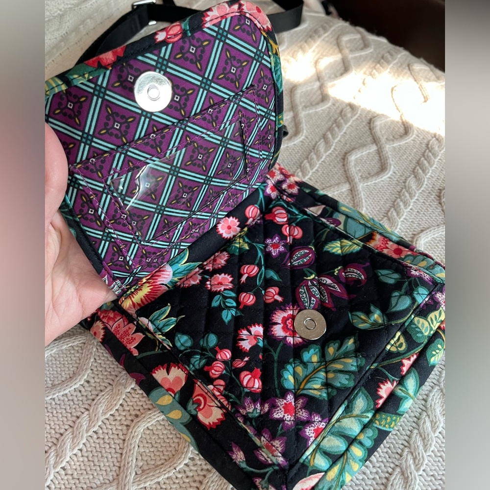 Vera Bradley Small Crossbody Floral credit card compartments - Picture 15 of 16
